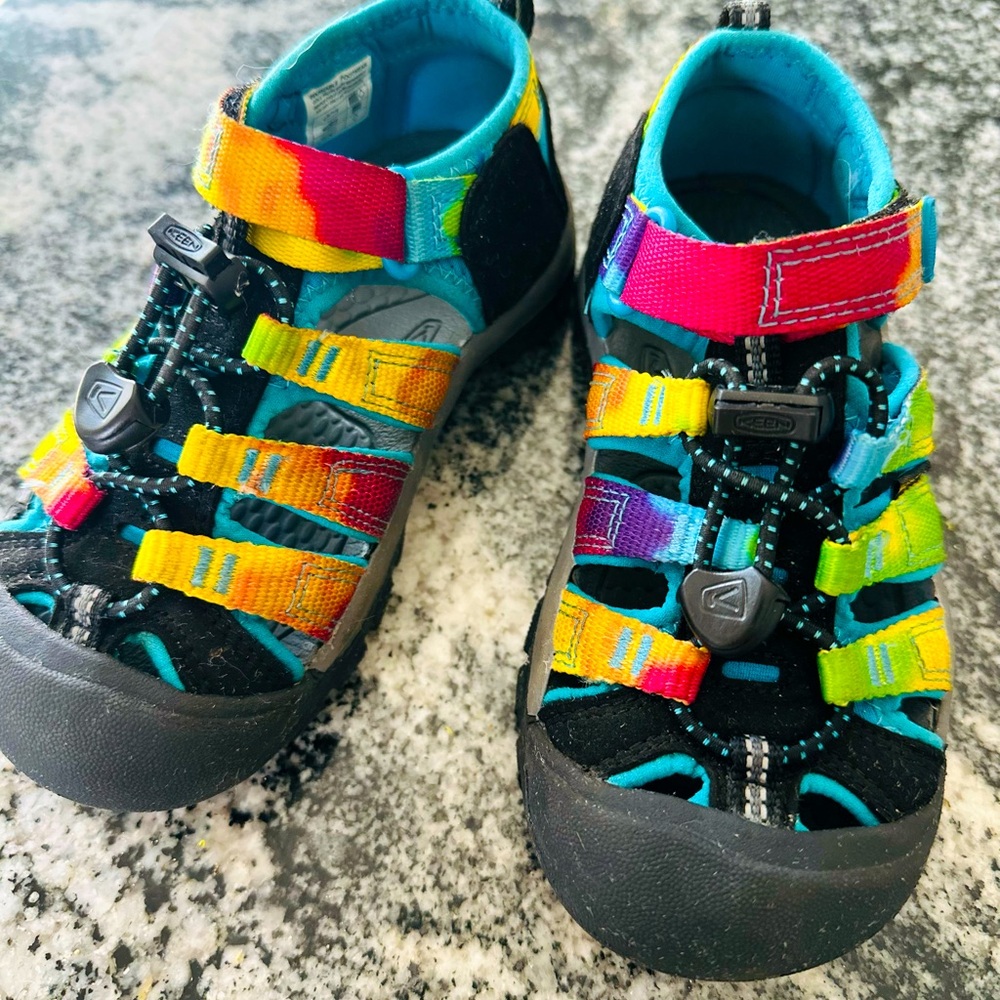 Kids closed toe water sandals keens size 11- Tie dye